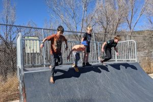 Learners at Acton Academy East Mountains outdoor-centric private school near Albuquerque, New Mexico playing at a skate park.